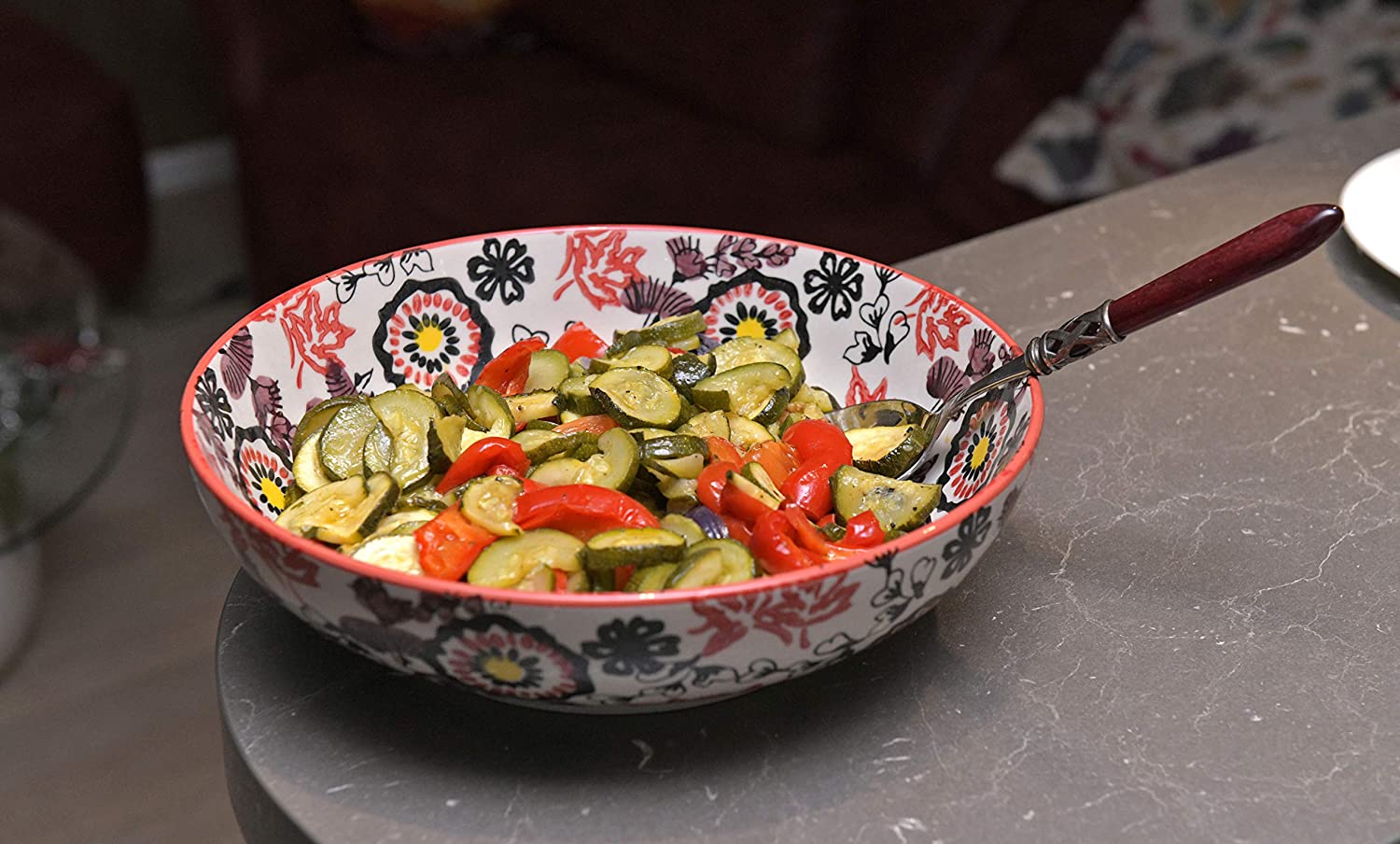 Bunte Servierschale aus Keramik - Salatschüssel mit rot brauner Bemalung Geeignet als Servierschüssel für Beilagen, Snacks oder Obstschüssel